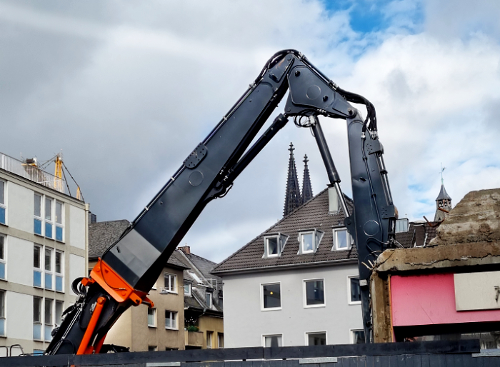 Köln; Die Ewige Baustelle