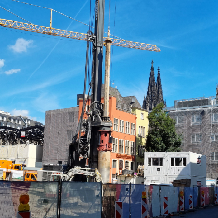 Köln; Die Ewige Baustelle